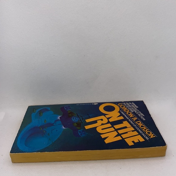 On The Run Gordon R. Dickson Vintage Science Fiction Softcover 1979 - Picture 6 of 10